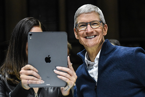 Кук с ним История лучшего главы Apple. И это не Стив Джобс