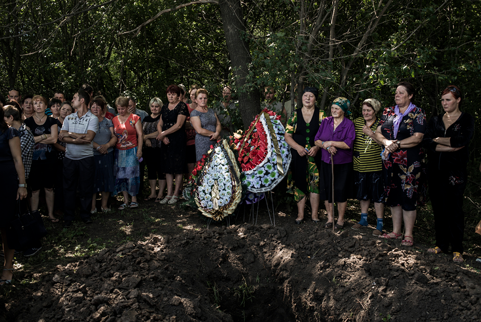 По последним данным ООН на конец октября 2019 года, за пять лет войны в Донбассе погибли около 13 тысяч человек, в том числе 3345 мирных жителей.