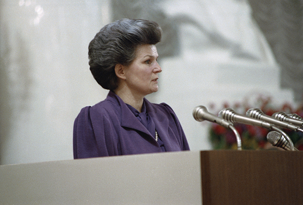 Терешкова на трибуне V Всесоюзной конференции ССОД, 1987 год