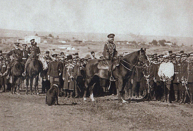 Император Александр II со своей гвардией во время осады Плевны. Ноябрь 1877 года