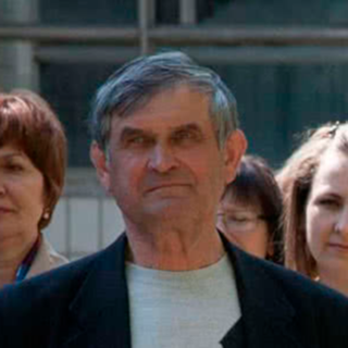 Анатолий Брехунец (в центре)