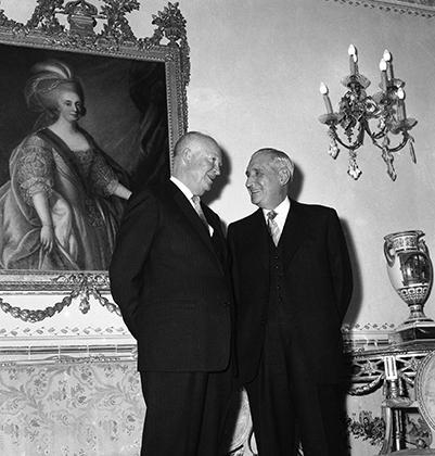 Президент США Дуайт Дэвид Эйзенхауэр с Антониу Салазаром во дворце Келуш, 1960 год