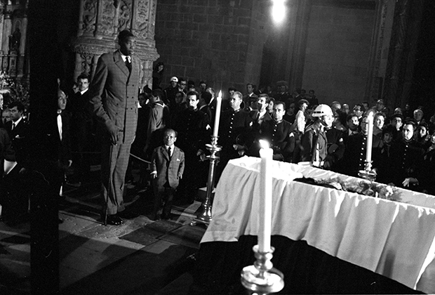 Похороны Антониу Салазара в монастыре Жеронимуш, Белен, предместье Лиссабона, 1970 год