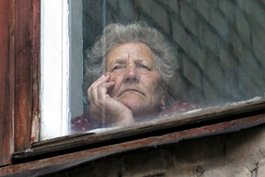 Собянин обязал москвичей старше 65 лет оставаться дома Молодых жителей столицы попросили не навещать пожилых родственников