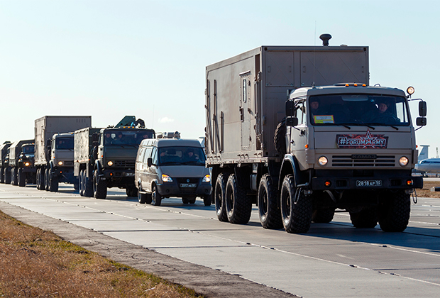 Колонна российских автомобилей с медицинским оборудованием, которую отправили в Италию в качестве гуманитарной помощи
