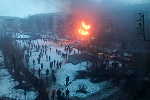 В жилом доме в Магнитогорске произошел взрыв Причиной взрыва и пожара назвали утечку газа. Известно о трех погибших