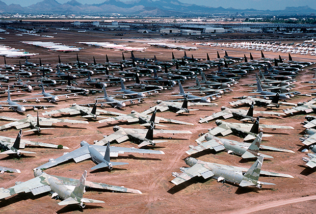 «Кладбище» бомбардировщиков B-52 на авиабазе Девис-Монтен, штат Аризона