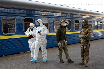 Медики на вокзале в Киеве 