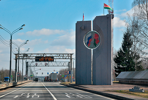 Закрытый пункт пропуска Редьки-Красная горка на трассе М1 (Минск — Москва) на белорусско-российской границе