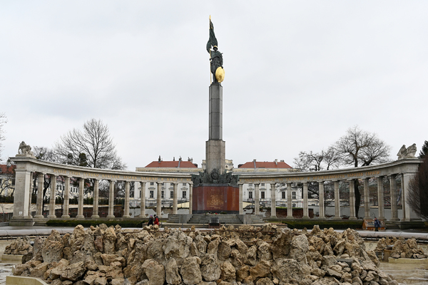 Памятник советским воинам, погибшим при освобождении Австрии от фашизма