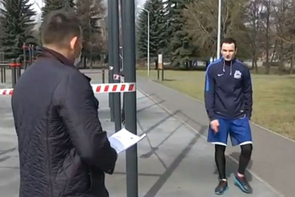 Российский хоккеист отказался соблюдать карантин и обматерил мэра города