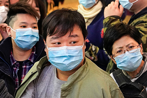 «Черным вход запрещен» Китайцы из-за коронавируса ополчились на иностранцев. Сможет ли страна победить эпидемию расизма?