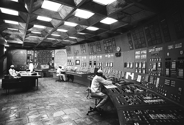 В помещении блочного щита управления энергоблока Чернобыльской атомной электростанции в городе Припять. 11 ноября 1985 года