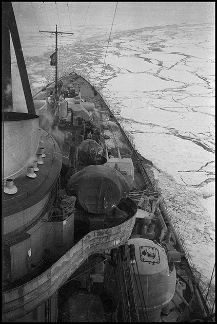 Вид на корму «Гнейзенау» с верхней палубы. 1940-1941 годы.