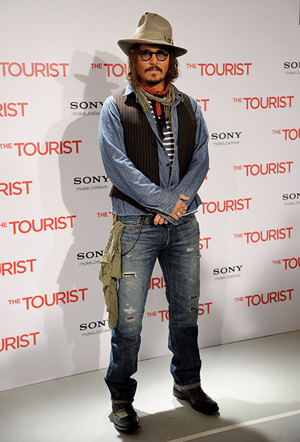 Актер Джонни Депп на мероприятии в Мадриде, приуроченном к выходу фильма «Турист» с его участием, 2010 год