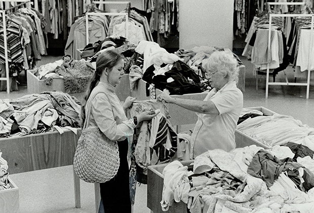 Открытие благотворительного магазина Goodwill Services в Торонто, Канада, 1986 год