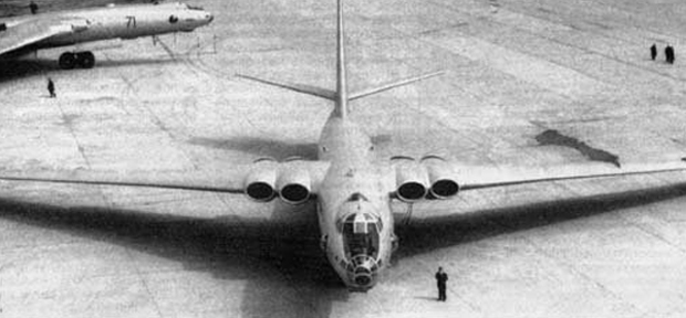 Советский стратегический бомбардировщик М-4