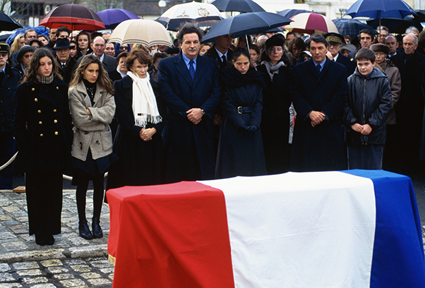 Семья Франсуа Миттерана на похоронах президента, 11 января 1996 года