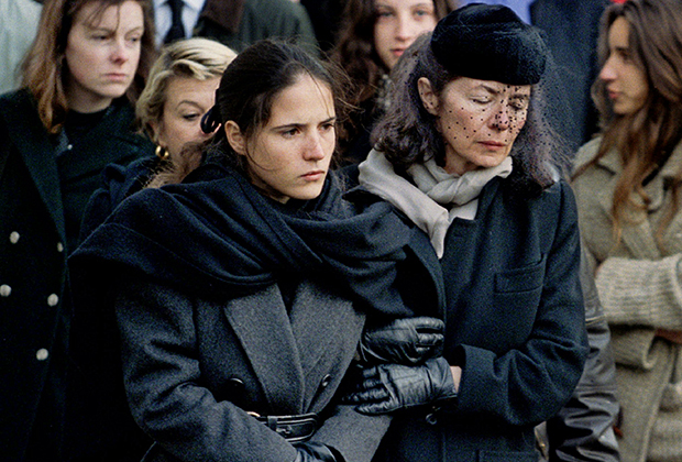 Анна Пинжо с дочерью Мазарин на похоронах Миттерана