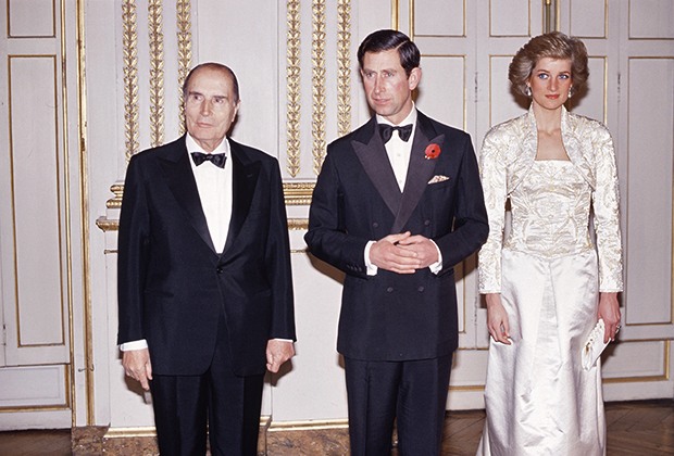 Миттеран на встрече с принцессой Дианой и принцем Чарльзом во время их визита во Францию, 1988 год