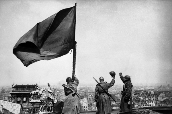 Советское знамя над Рейхстагом