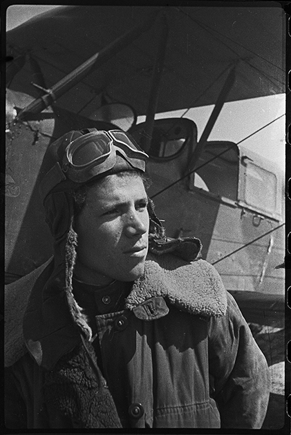 Портрет летчика. Крым, апрель 1944 года.

