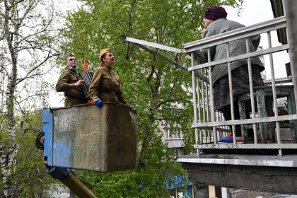 Россияне нашли способ поздравить запертых дома ветеранов и растрогали их