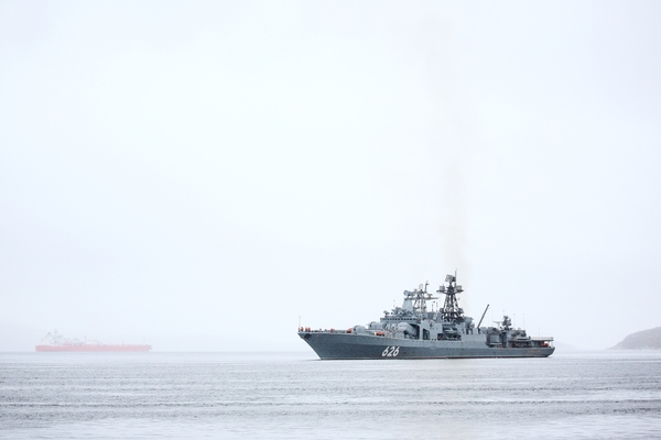 БПК «Вице-адмирал Кулаков» во время встречи отряда боевых кораблей и судов обеспечения Северного флота