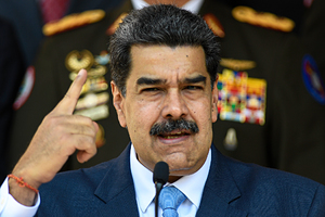 «И никуда уходить не собирается» В Венесуэле кончился бензин и началась эпидемия коронавируса. Как Мадуро удается сохранить власть?