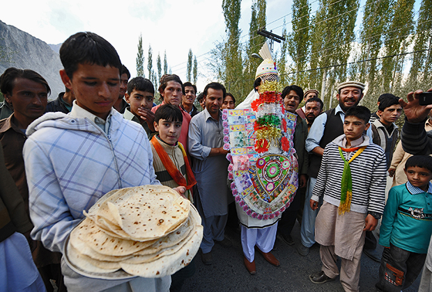 Гости свадьбы в одной из пакистанских деревень