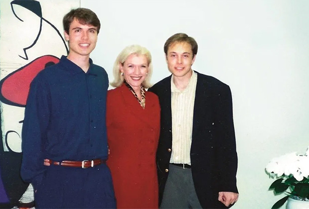 Мэй Маск с сыновьями - Кимбалом и Илоном, 1996 год