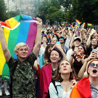 Больше не 18+. В России появится новый закон о гей-пропаганде. Что и почему окажется под запретом?