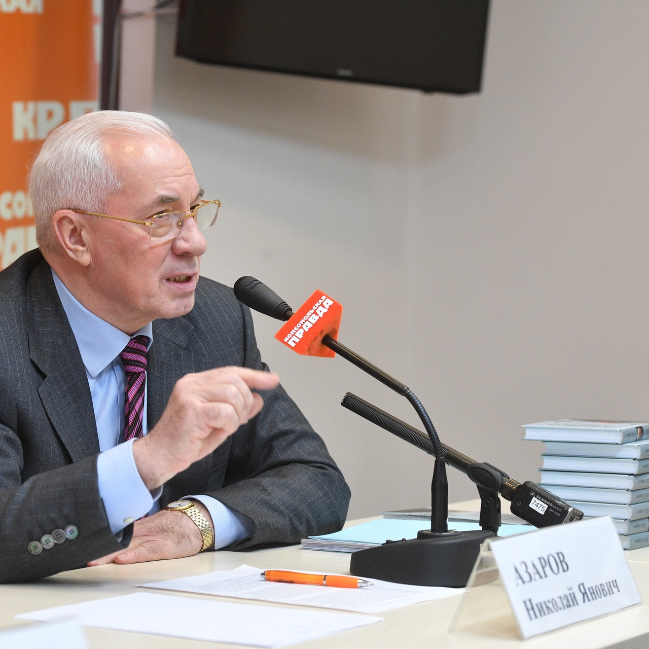 азаров украина