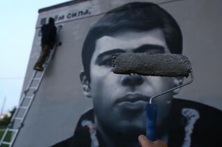 Граффити с изображением актера Сергея Бодрова стрит-арт команды HoodGraff Team