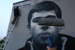 Осторожно: закрашено В России уничтожают множество граффити-шедевров. За что власти не любят уличное искусство?