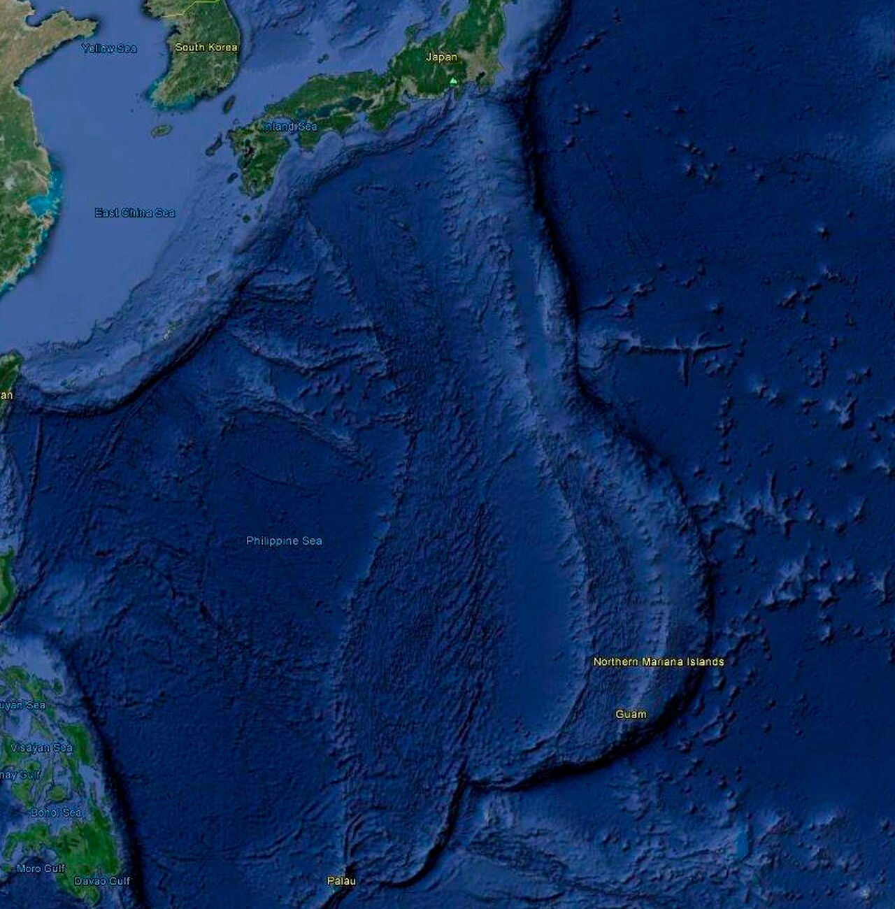 Марианский желоб. Тихий океан Марианская впадина. Марианский жёлоб на карте Тихого океана. Марианская впадина фото из космоса. Марианская впадина со спутника.