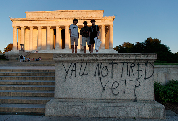Мемориал Линкольна в Вашингтоне после протестов