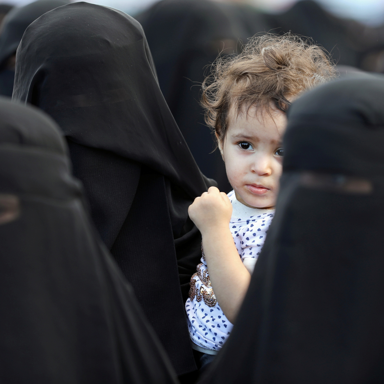 Саудовская аравия дети. Женское войско Саудовской Аравии женское войско Саудовской Аравии. Маленькие девочки Саудовская Аравия. Одежда детей Саудовской Аравии.