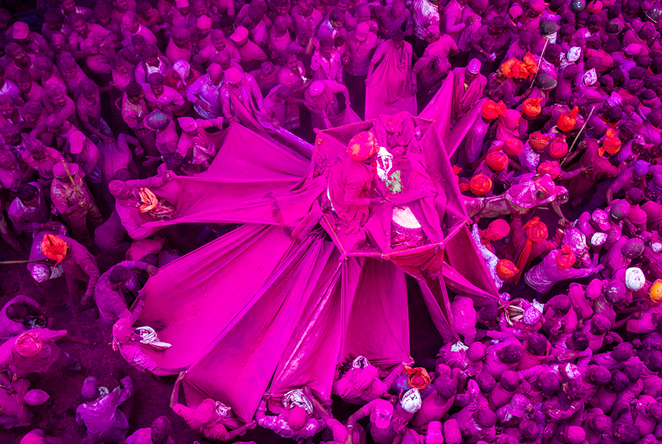 Розовый фестиваль в городе Колхапуре, штат Махараштра, Индия. 
