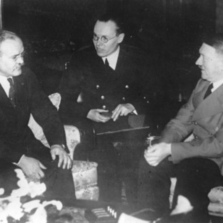 Вячеслав Молотов и Адольф Гитлер на встрече в Берлине, ноябрь 1940 года