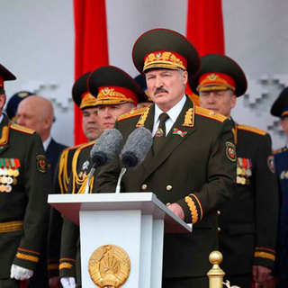 Александр Лукашенко на параде в Минске