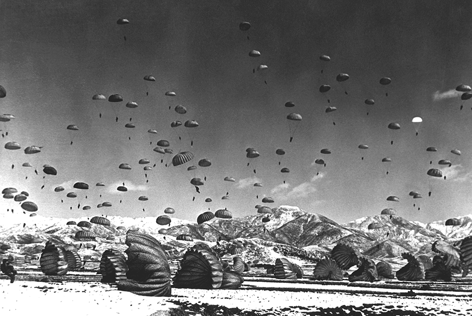 Высадка десантников войск Организации Объединенных Наций. 1951 год.
