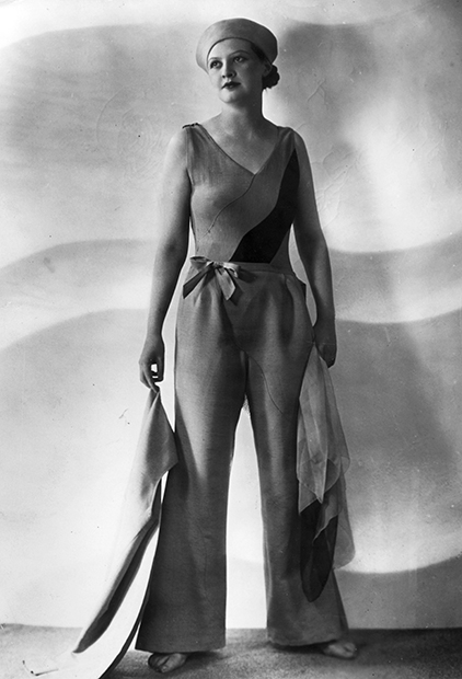 Модель в широких брюках и матросской шапочке, 1929 год
