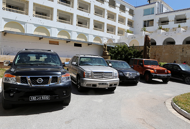 Автомобили бывшего президента Туниса Бен Али на аукционе в тунисском городе Гаммарт, май 2014 года