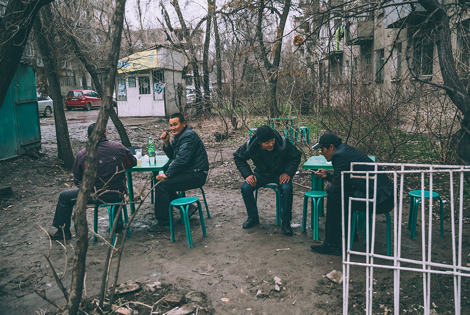 ЛГБТ-люди в Киргизии имеют проблемы с получением медицинских услуг. Особенно проблематично лечить болезни, передающиеся половым путем, — ведь придется раскрывать подробности своей сексуальной жизни, что создает еще больше проблем и грозит принудительным каминг-аутом. Поэтому ЛГБТ-люди стараются как можно реже посещать медучреждения.


