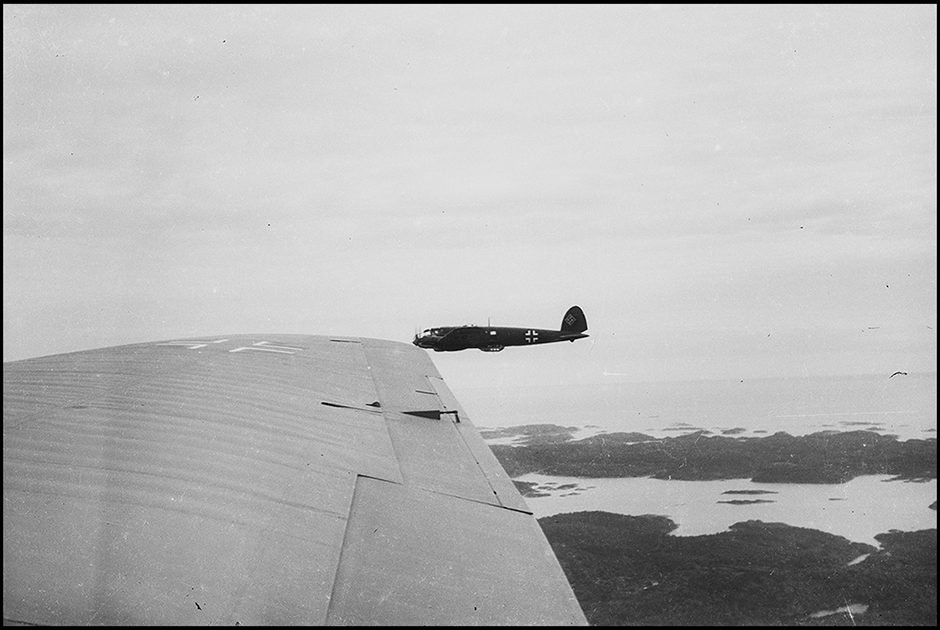 Фото сделано с бомбардировщика Хенкель He-111 H-3 c места бокового стрелка. Норвегия, 1940 год.