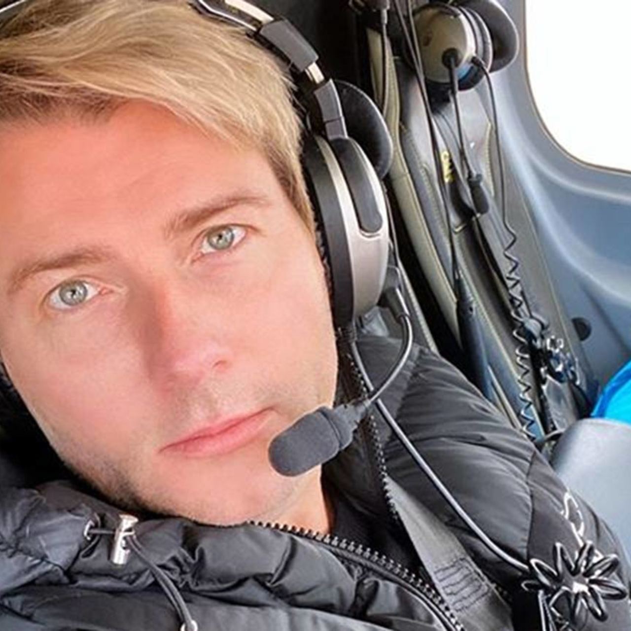 басков падает со стула