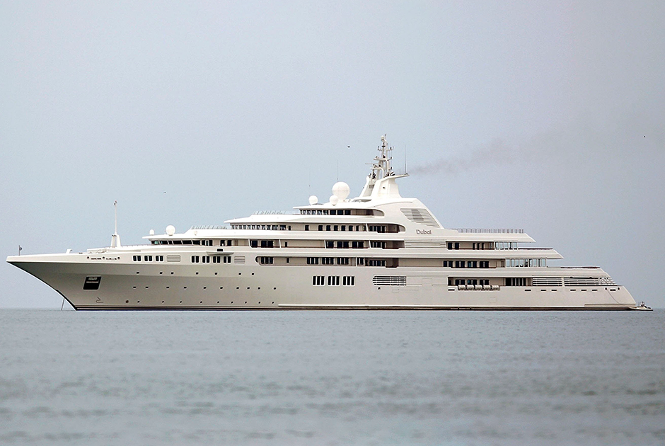 Владельцем величественной суперъяхты Dubai стал премьер-министр ОАЭ Мохаммед ибн Рашид Аль Мактум — 162-метровое приобретение стоило ему 400 миллионов долларов. Третью по величине яхту в мире построили на верфях Blohm + Voss и Lurssen, а внутреннее и внешнее оснащение завершили на Platinum Yachts.