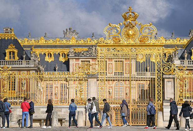 Центральный вход в Версальский дворец