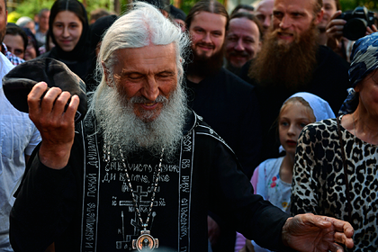 Лишенный сана опальный священник отказался покидать захваченный монастырь